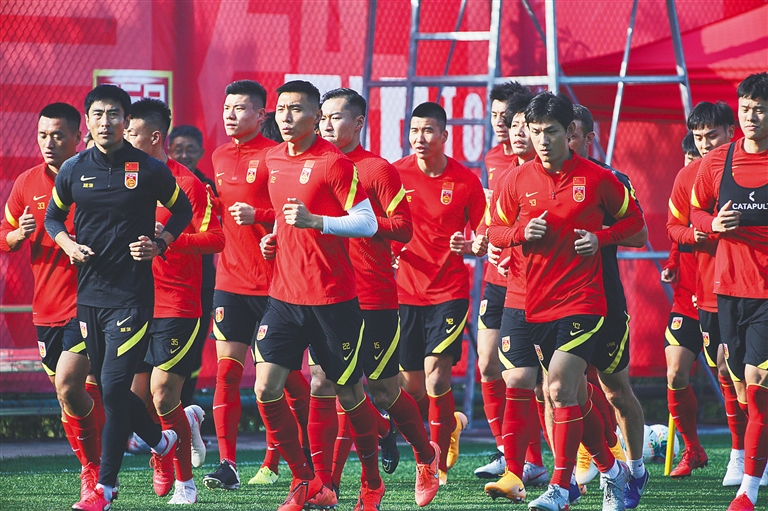 湖人主场141：116大胜老鹰终结3连败！詹姆斯31+9+10，东契奇27+12