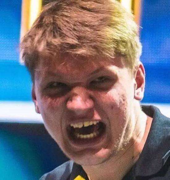 Doinb ：教练不要晚上天天打那个B排位啊 去看看别的队伍的训练赛